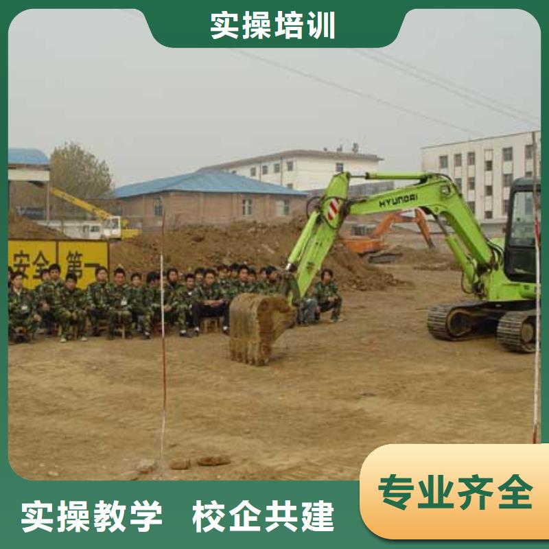 挖掘机操作虎振汽修学校招生电话课程多样