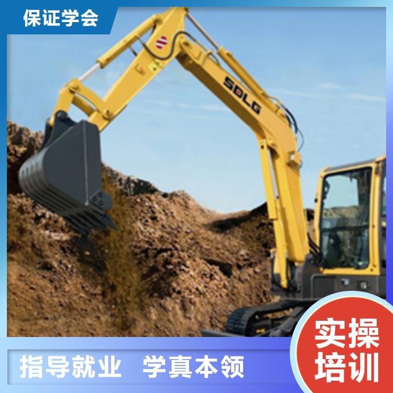 挖掘机钩机技校哪家好|初中毕业可以学挖掘机吗