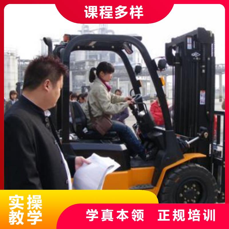 【塔吊叉车培训】哪里有挖掘机铲车叉车驾驶学校校企共建