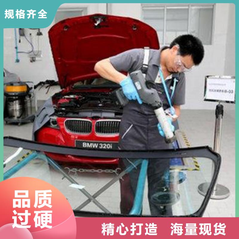  汽车钣金喷漆培训就业前景好