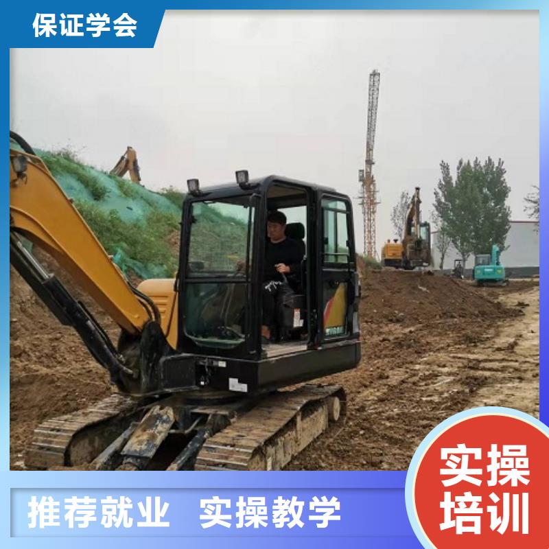 就业钩机培训学校-【虎振厨师学校】校企共建