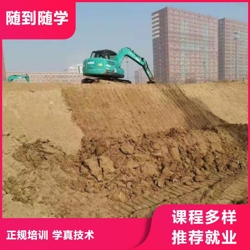 钩机培训学校虎振挖掘机学校就业前景好