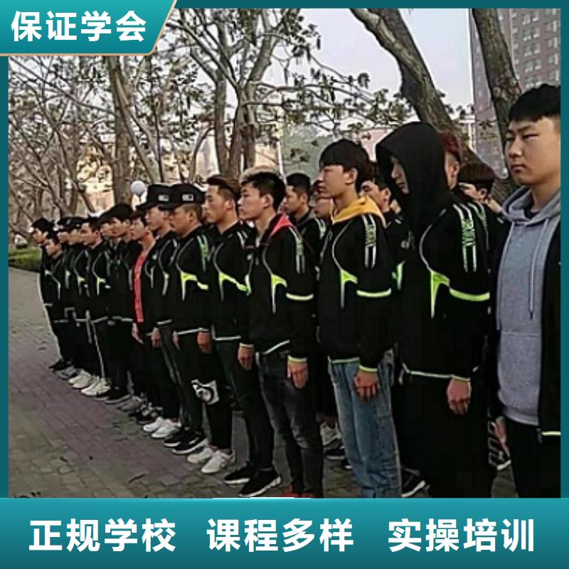 【美发培训学校】虎振挖掘机学校学真本领