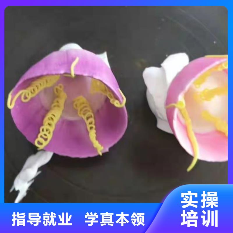 【西点学校学挖掘机钩机学费多少钱老师专业】