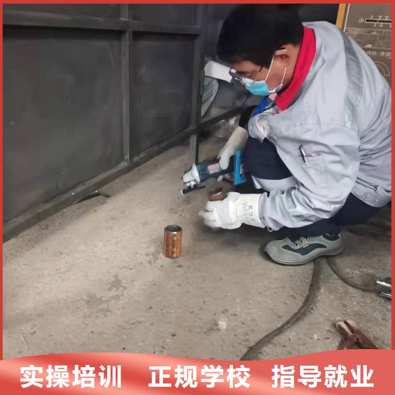 焊工学校中西糕点班实操培训