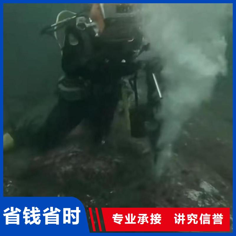 潜水员服务水下爆破团队先进的技术