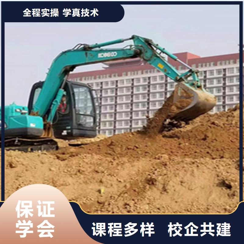 钩机驾驶培训学校毕业包分配