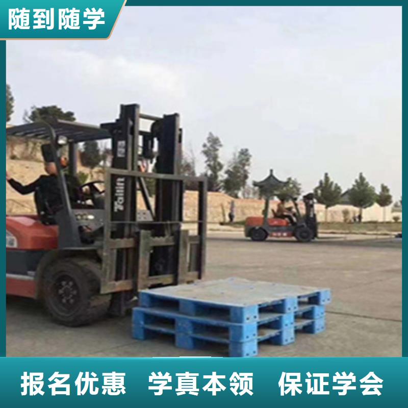 钩机驾驶培训学校毕业包分配