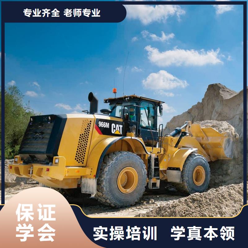 参观挖机实训基地实操培训