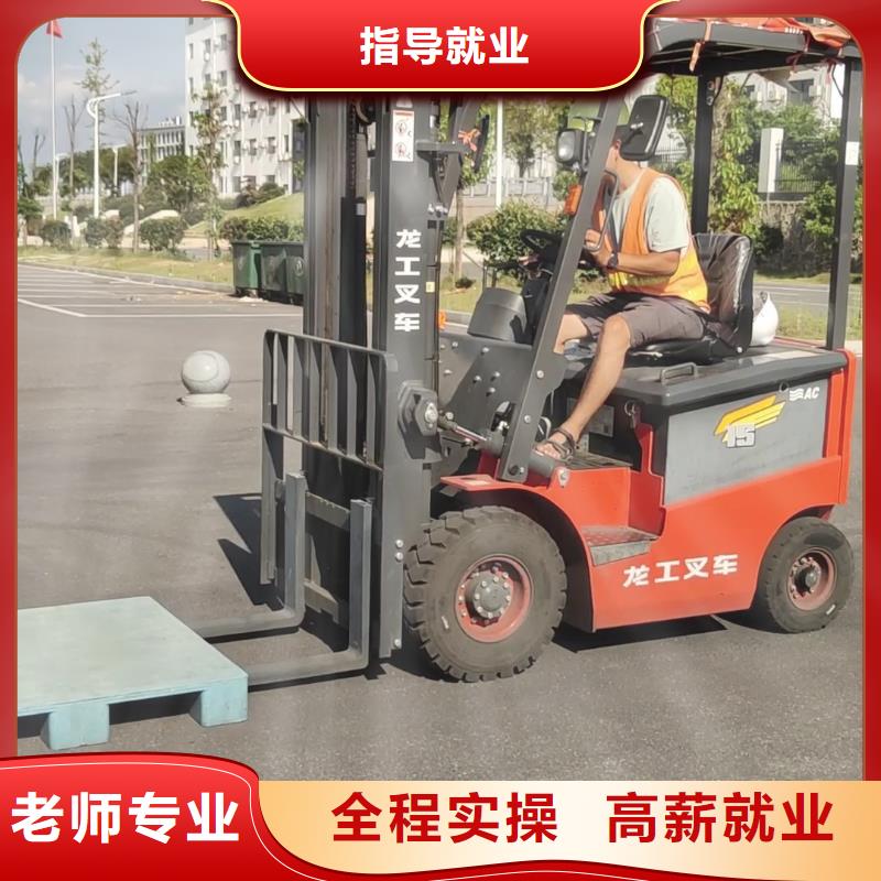 学挖机有周末班吗就业不担心