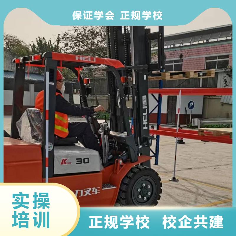 初中毕业学挖掘机怎么样就业