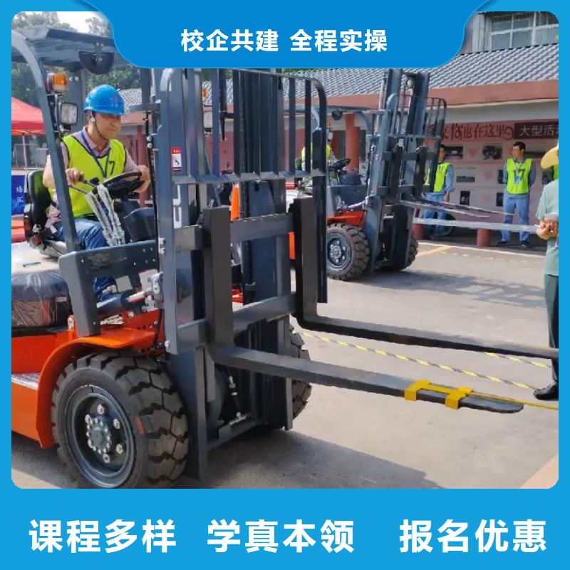 初中毕业学挖掘机怎么样就业