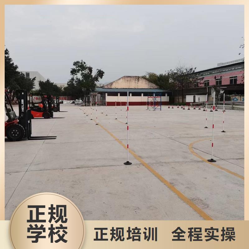 学挖机有周末班吗就业不担心