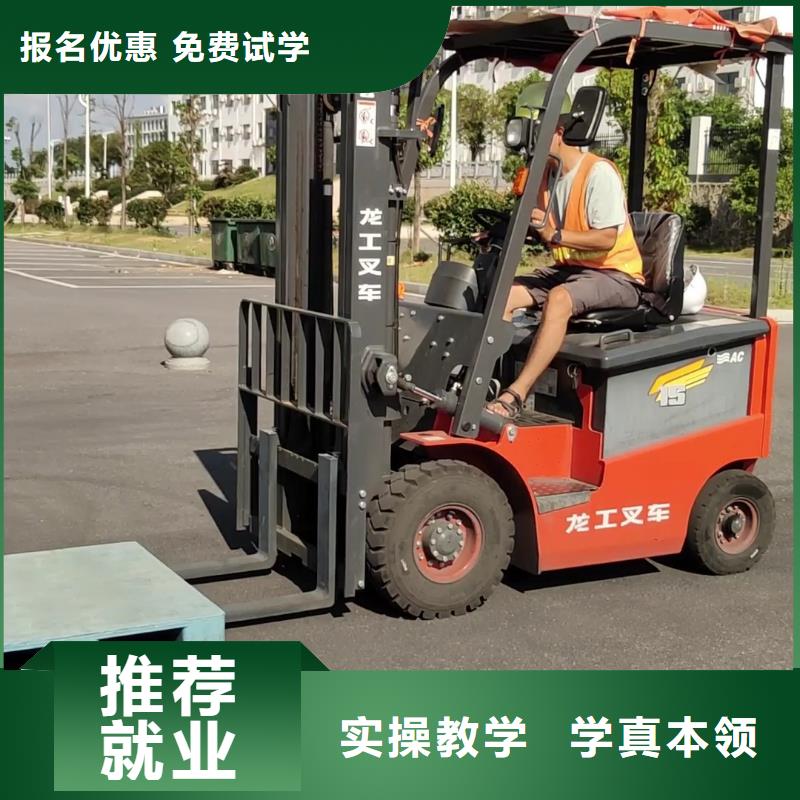 学挖机有周末班吗就业不担心