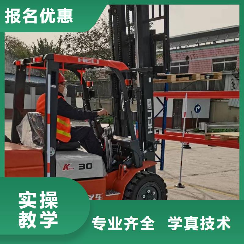 初中毕业学挖掘机怎么样就业